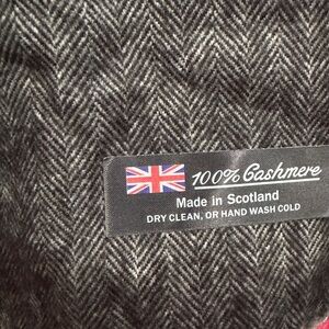 100% Cashmere Scarf Black Grey New without Tags.